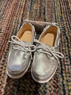 Gymboree Silver Metallic Boat Shoes with Laces